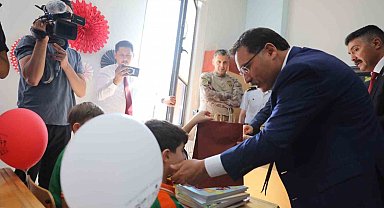 Vali Çiçek: "Evlatlarımız öğretmenlerine sadece ailelerinin değil, milletimizin emanetidir"