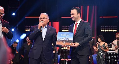 Valilik ve Büyükşehir'den TRT sanatçıları şehir konserleri ile Kayseri'ye unutulmaz müzik keyfi