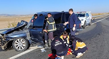 Aksaray'da cip ile kamyonet çarpıştı: 3 yaralı