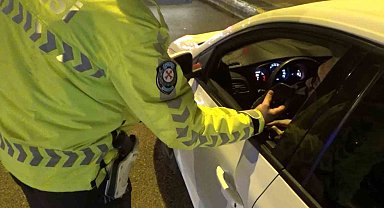 Aksaray'da trafik ekipleri gece uygulamalarını sürdürüyor