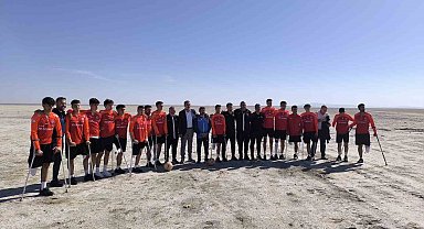Ampute Milli Futbol Takımı kuraklığa dikkat çekmek için Seyfe Gölü'nde antrenman yaptı
