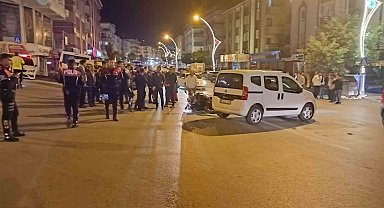 Ankara'da hafif ticari araç ile motosikletli polis ekipleri çarpıştı: 2 polis memuru yaralandı