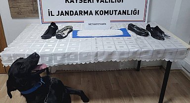 Ayakkabıya gizlenmiş 1 kilo uyuşturucu bulundu