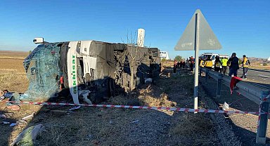 Balıkesir Bandırma'dan Kapadokya'ya gezi için çıkan otobüs Aksaray-Ankara karayolunun yaklaşık 40. km'sinde yoldan çıkarak şarampole devrildi. İlk belirlemelere göre 6 ölü ve çok sayıda yaralı olduğu öğrenildi