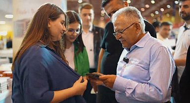 Başkan Büyükkılıç; 11 yıllık hatırayı Kitap Fuarı'nda yeniledi