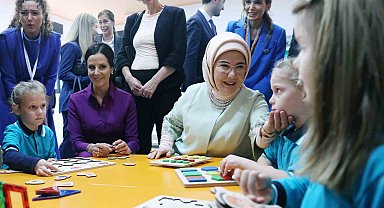 Emine Erdoğan, Belgrad'daki Türkiye Maarif Vakfı anaokulu öğrencileriyle bir araya geldi