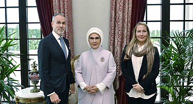 Emine Erdoğan, CMI Martti Ahtisaari Barış Vakfı temsilcilerini kabul etti
