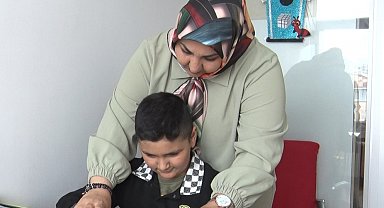 Geliştirdiği rubik küplerle engelli çocukların sosyal hayata katılımına destek sağlıyor