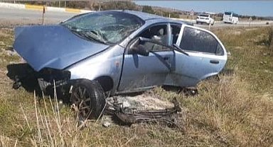 Konya'da devrilen otomobilin sürücüsü yaralandı