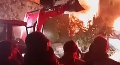 Konya'da ev yangını: 3 ev tamamen yandı, 4 evde hasar oluştu