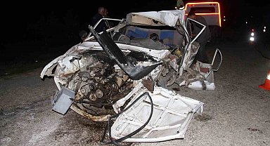 Konya'da otomobille çarpışan traktör ikiye bölündü: 1 ölü, 1 yaralı