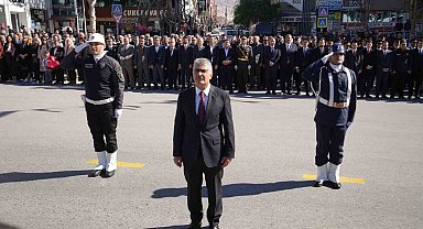 Niğde'de 29 Ekim kutlamaları çelenk sunma töreniyle başladı