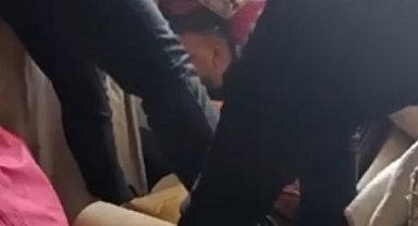 Polisi görünce saklandığı kanepenin altında yakalandı