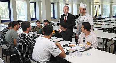 Rektör öğrencilerin görüşlerini dinledi
