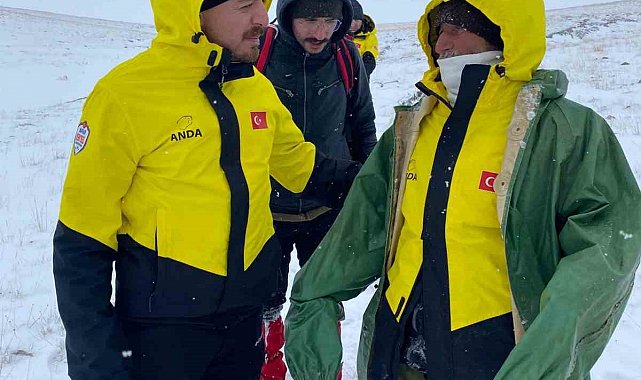 64 koyunla sağ olarak kurtarılan çobandan Vali Çiçek'e teşekkür