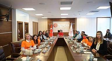 Aile ve Sosyal Hizmetler Bakanı Göktaş, tedavi sonrası kanseri yenen çocuklarla bir araya geldi