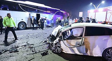 Aksaray'da otomobil ile otobüs çarpıştı: 1 ölü