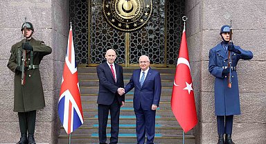 Birleşik Krallık Savunma Bakanı Healey TUSAŞ tesislerini ziyaret etti
