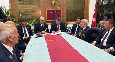 CHP Genel Başkanı Özel: " Abdullah Güler ve meclis başkanı gözleriyle görmedilerse trollenmişler"