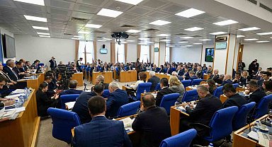 CHP'li vekilden Bakan Kurum'a övgü: "TOKİ konutlarının yapımıyla ilgili bir başarı hikayesi var"