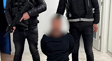 Danimarka tarafından çıkartılan Kırmızı Bülten ile "Uyuşturucu Madde Ticareti" suçundan aranan Larsen yakalandı