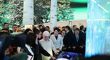 Emine Erdoğan, COP29'da Cumhurbaşkanlığı İletişim Başkanlığının "Sıfır Atık" pavilyonunu ziyaret etti