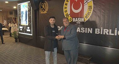 Gaziantep'te trafik kazasında hayatını kaybeden İHA muhabiri Umut Yakup Tanrıöver'e ödül