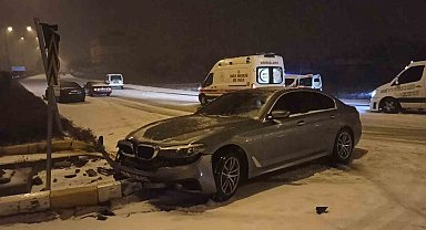 Kar yağışı kazaya neden oldu: 3 yaralı