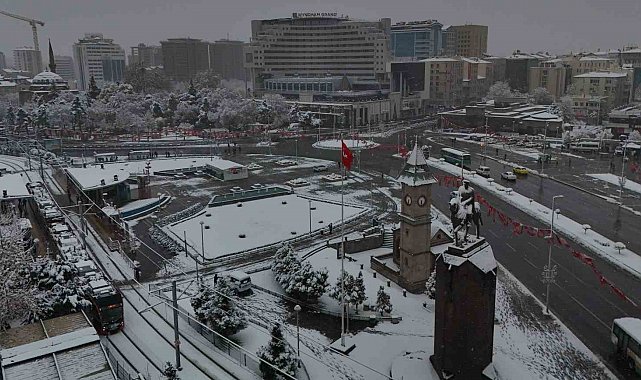 Kayseri'de eğitime kar engeli