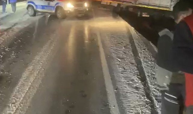 Kayseri'de tır ve otomobil çarpıştı: 2 kilometrelik kuyruk oluştu