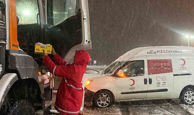 Kızılcahamam'da kar mağdurlarına Kızılay'dan sıcak çay ikramı