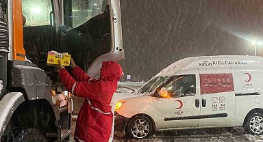 Kızılcahamam'da kar mağdurlarına Kızılay'dan sıcak çay ikramı