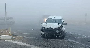 Konya'da hafif ticari araç servis aracına çarptı: 2 yaralı