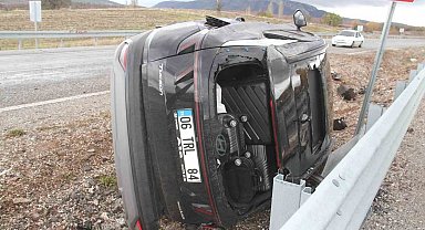 Konya'da kontrolden çıkan cip takla atarak karşı şeride geçti: 3 yaralı