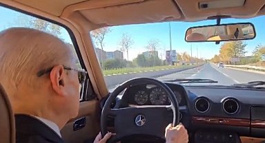 MHP lideri Bahçeli klasik otomobiliyle Ankara turu attı