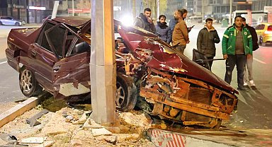 Otomobilin hurdaya döndüğü kazada 2 kişi yaralandı