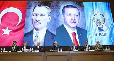 AK Parti Merkez Karar ve Yönetim Kurulu toplantısı, Cumhurbaşkanı ve AK Parti Genel Başkanı Recep Tayyip Erdoğan başkanlığında AK Parti Genel Merkezi'nde başladı.