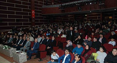 Akşehir'de Modern Çağın Sorunu Baba Yoksunluğu konferansına yoğun ilgi