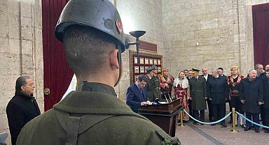 Ankara Valisi Şahin ve ABB Başkanı Yavaş, Atatürk'ün Ankara'ya gelişinin 105. yılı dolayısıyla Anıtkabir'i ziyaret etti