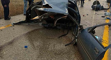 Ankara'da servis aracı ile otomobil çarpıştı: 1 ölü, 1'i ağır 10 yaralı