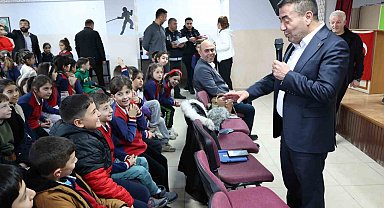 Başkan Metin'den öğrencilere hediye yağmuru
