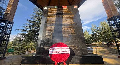 Başkentte Peşaver Ordu Devlet Okulu'na düzenlenen terör saldırısı için anma töreni düzenlendi