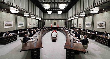 Cumhurbaşkanı Recep Tayyip Erdoğan başkanlığındaki kabine toplantısı Beştepe'de başladı.