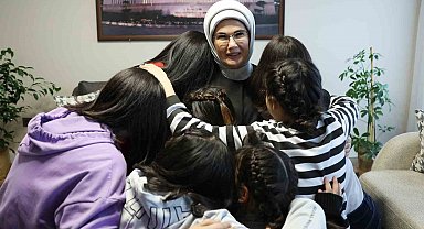 Emine Erdoğan, Hatay Serdar Demir Çocuk Evleri Sitesi'ni ziyaret etti
