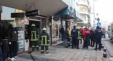 Giyim mağazasında çıkan yangın paniğe neden oldu