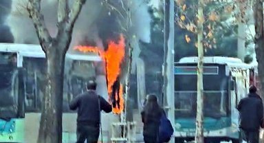 Halk otobüsü alev alev yandı