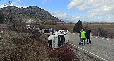 Konya'da hafif ticari araç otomobille çarpıştı: 1 yaralı