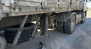 Konya'da kazaya karışan kamyonet yayalara çarptı: 3 yaralı