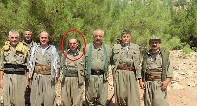 MİT, terörden arananlar listesinde kırmızı kategoride yer alan PKKYPG'nin sözde Şehba bölge sorumlusu 'Yaşar Hakkari' kod adlı Yaşar Çekik'i Suriye'de etkisiz hale getirdi.