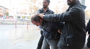 Öğretmenin durakta unuttuğu çantasındaki öğrencilerin kitap parasını çaldı, o anlar kameraya yansıdı